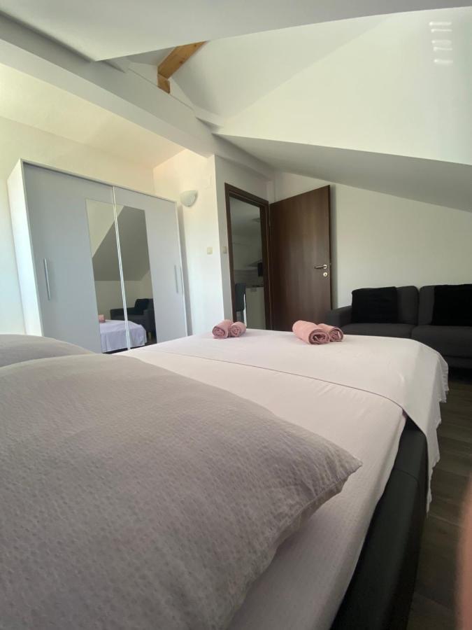 Guesthouse Ruza Sobra Apartments In The Attic Of The House Bagian luar foto