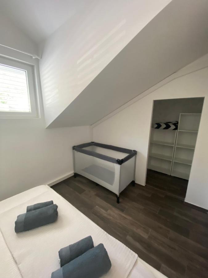Guesthouse Ruza Sobra Apartments In The Attic Of The House Bagian luar foto