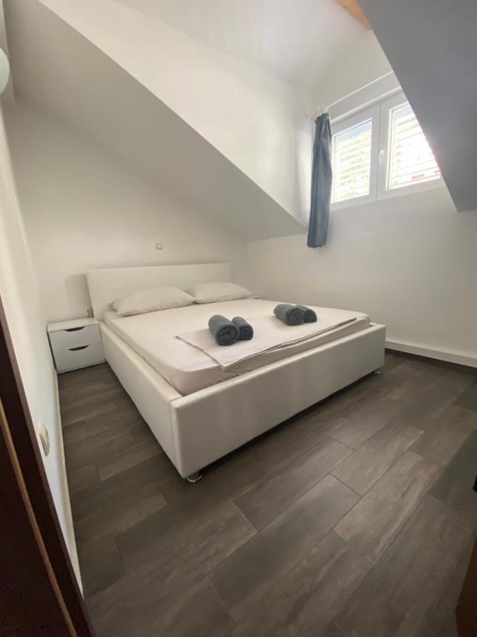Guesthouse Ruza Sobra Apartments In The Attic Of The House Bagian luar foto