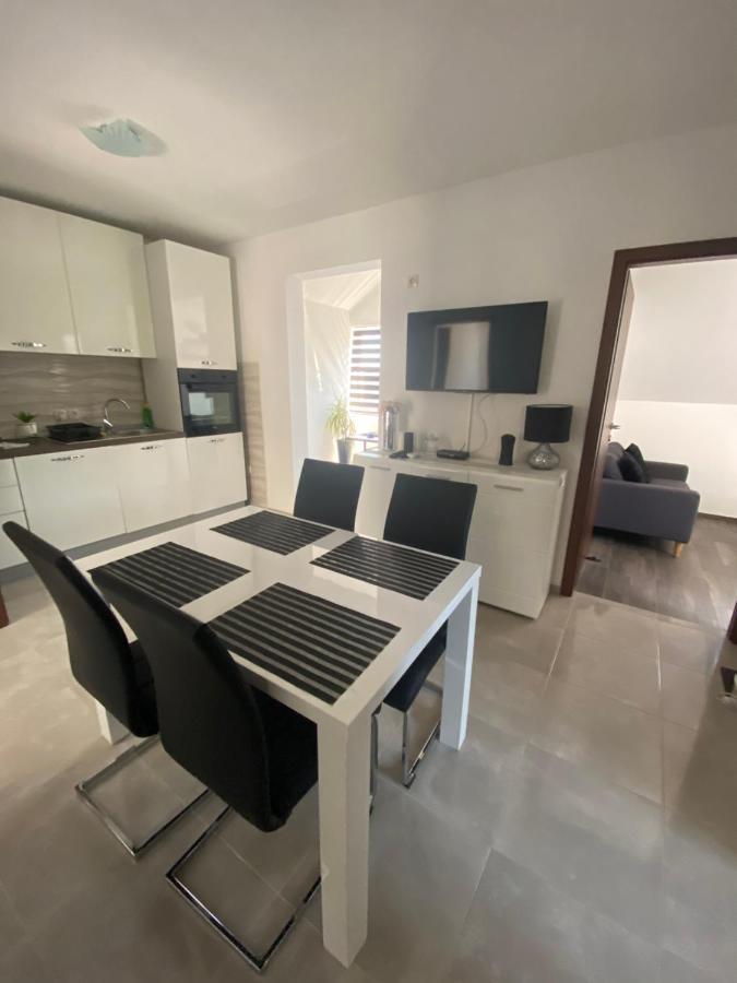 Guesthouse Ruza Sobra Apartments In The Attic Of The House Bagian luar foto
