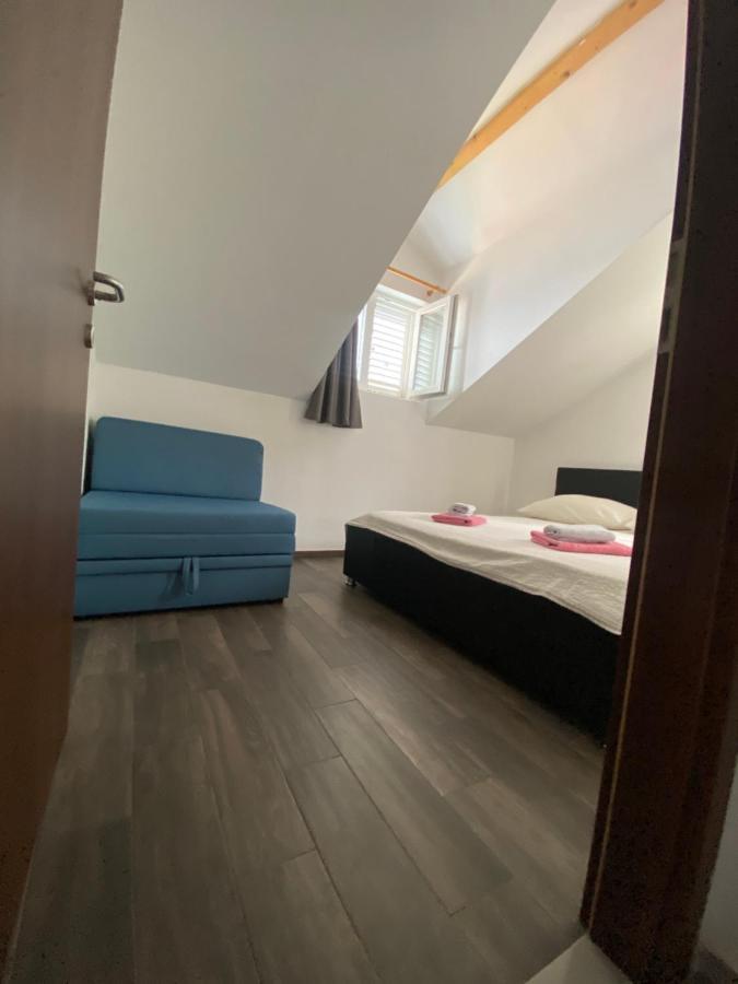 Guesthouse Ruza Sobra Apartments In The Attic Of The House Bagian luar foto