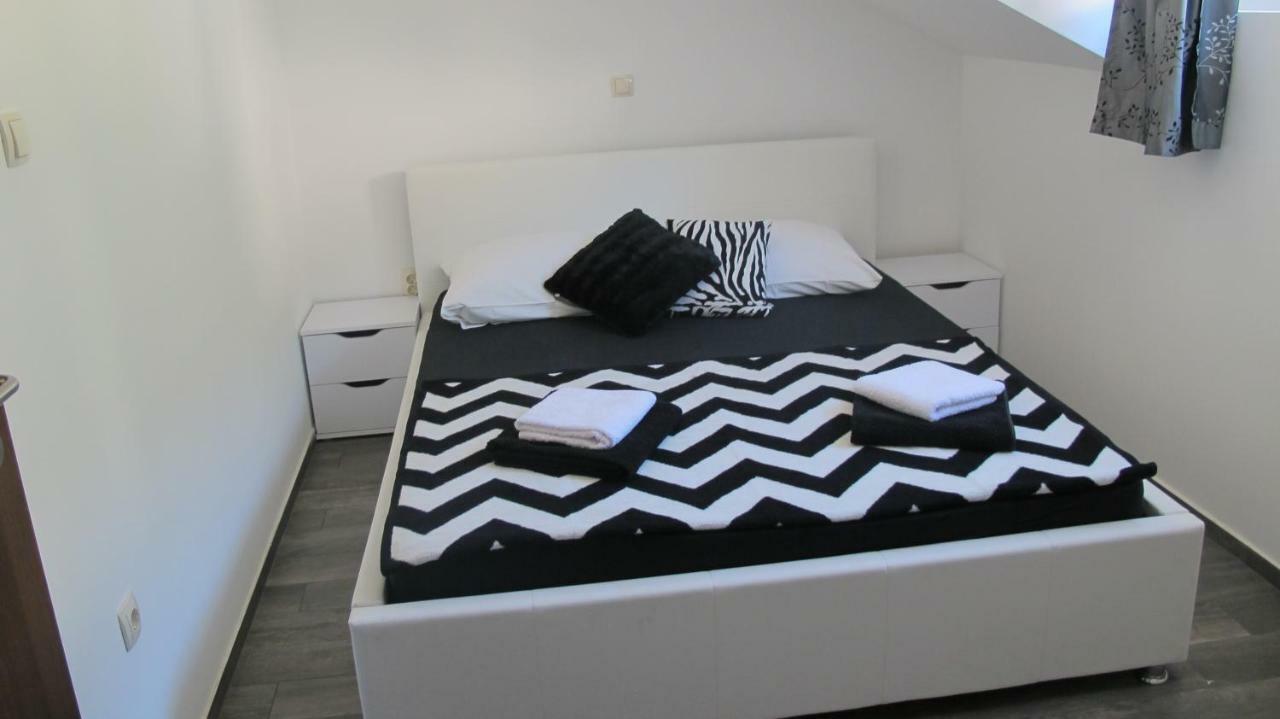 Guesthouse Ruza Sobra Apartments In The Attic Of The House Bagian luar foto