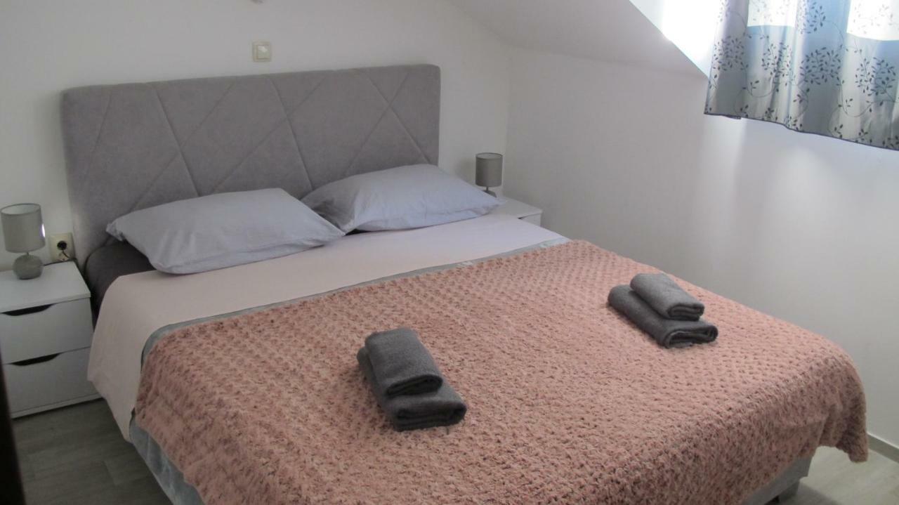 Guesthouse Ruza Sobra Apartments In The Attic Of The House Bagian luar foto