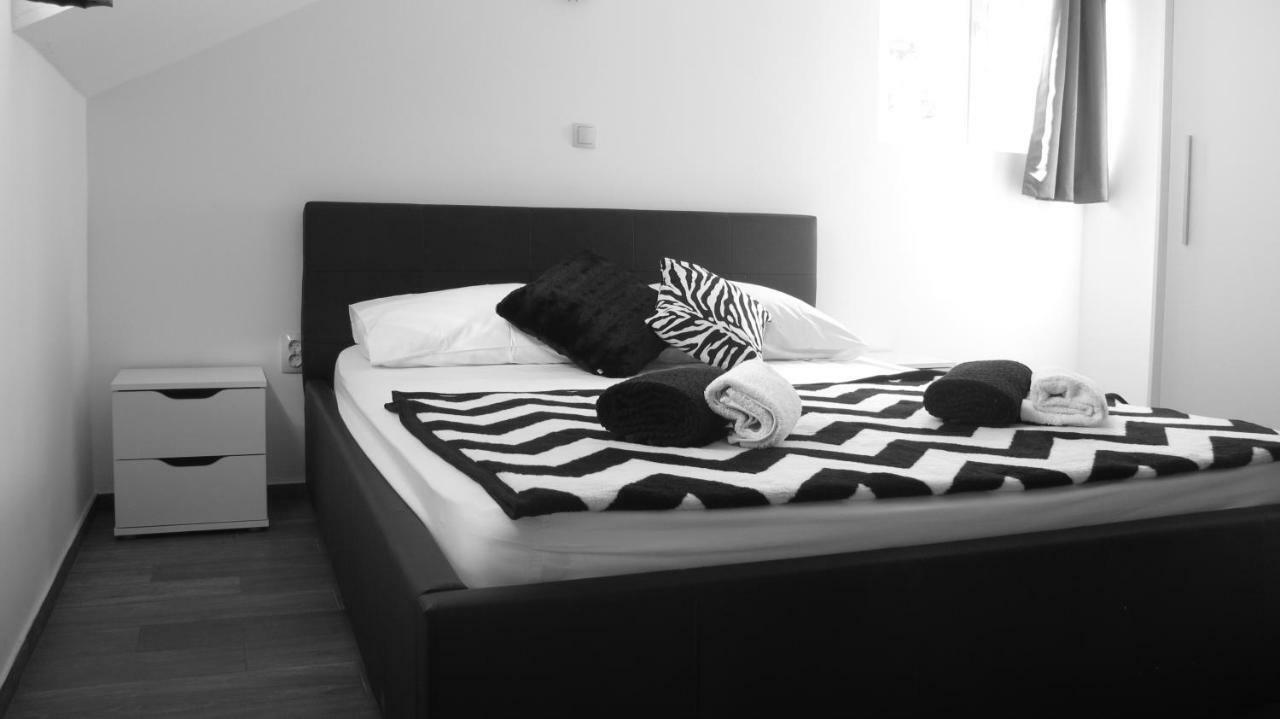 Guesthouse Ruza Sobra Apartments In The Attic Of The House Bagian luar foto