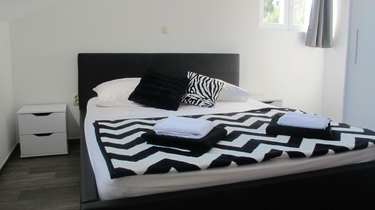 Guesthouse Ruza Sobra Apartments In The Attic Of The House Bagian luar foto