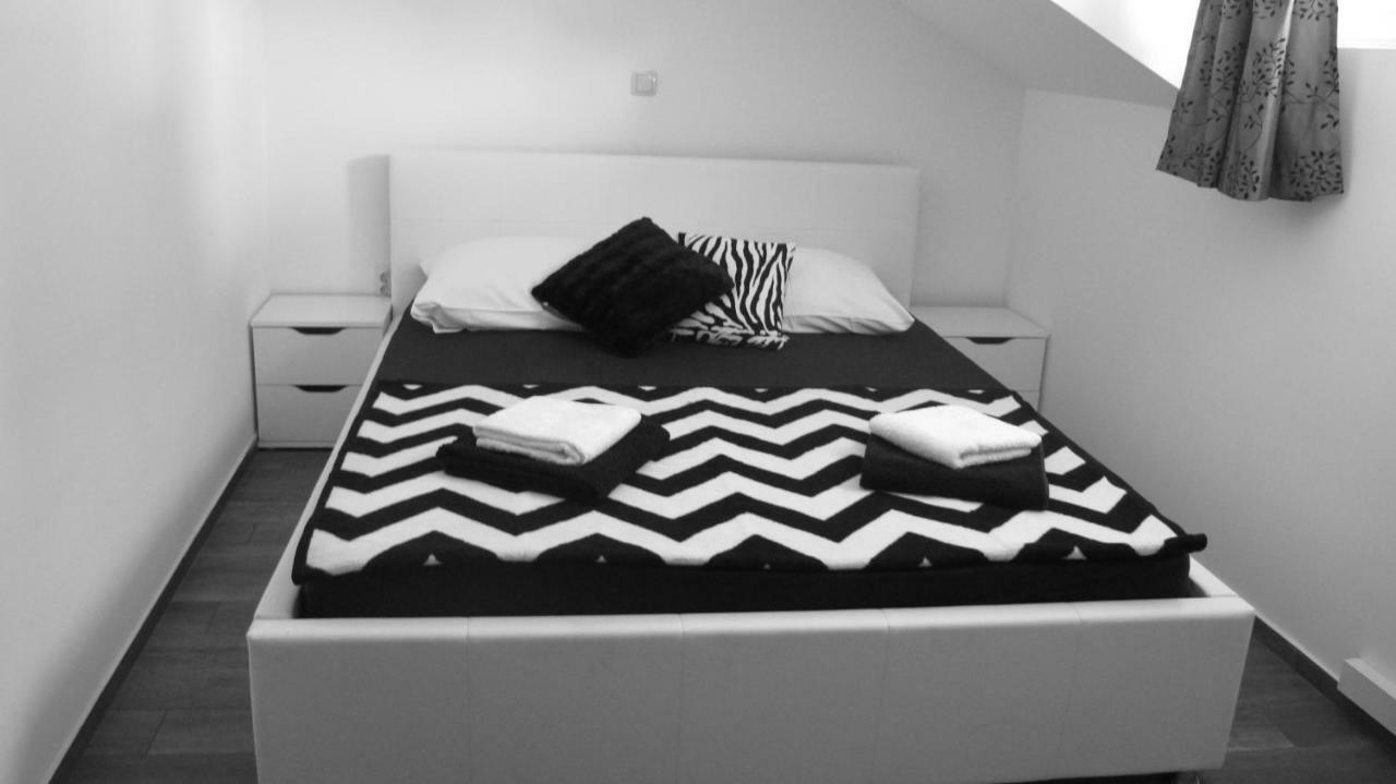Guesthouse Ruza Sobra Apartments In The Attic Of The House Bagian luar foto