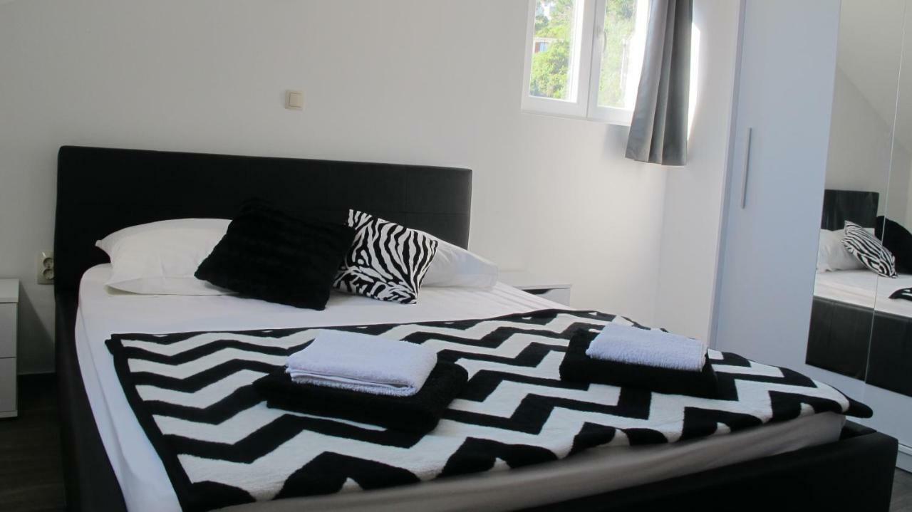 Guesthouse Ruza Sobra Apartments In The Attic Of The House Bagian luar foto