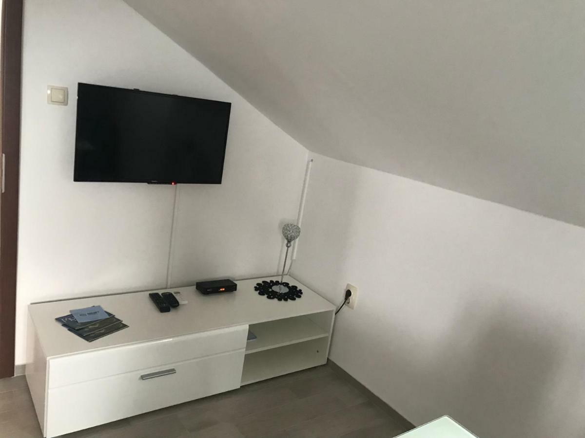 Guesthouse Ruza Sobra Apartments In The Attic Of The House Bagian luar foto