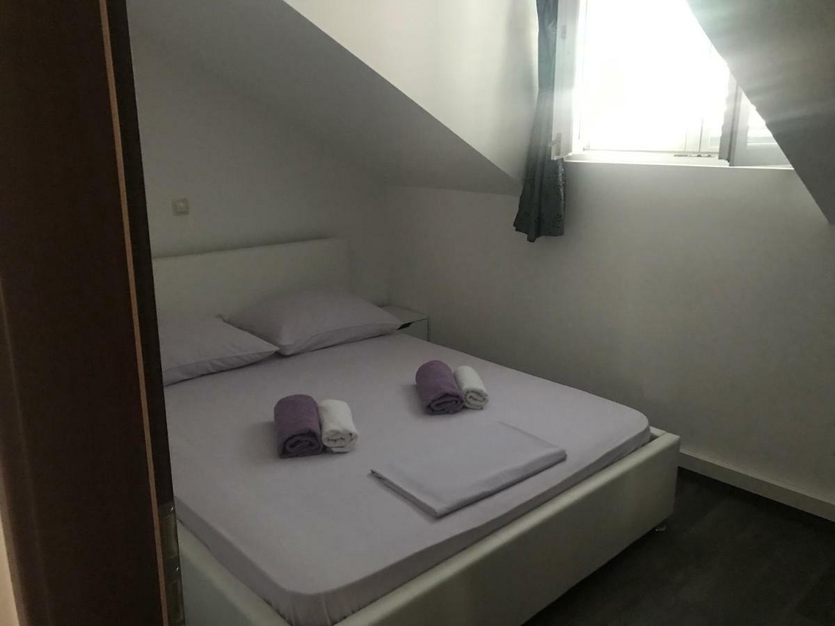 Guesthouse Ruza Sobra Apartments In The Attic Of The House Bagian luar foto